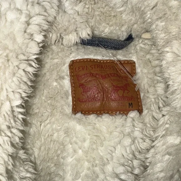 Vintage Levi’s Cropped Fuzzy Denim Jacket - Picture 4 of 4